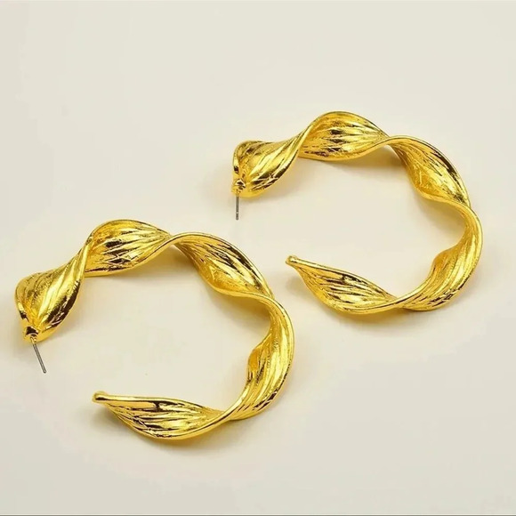Zara Gold Circle Hoop Earrings - Picture 4 of 8